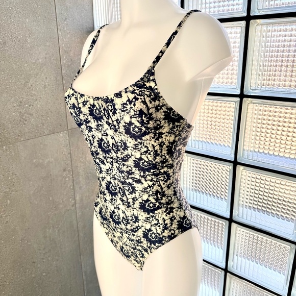 Andie Swim NWT XS The Amalfi One Piece printed Cream Navy Faherty Collaboration - Picture 4 of 10